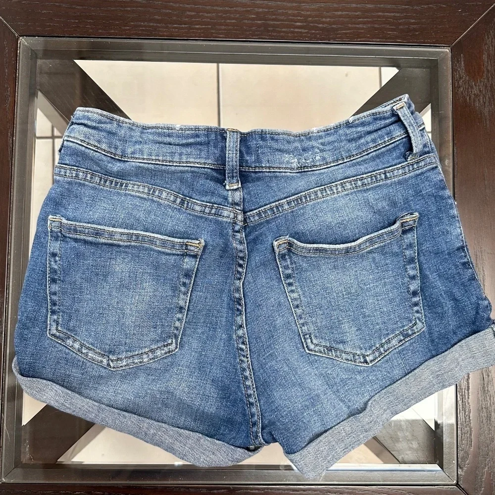 *H&M* Medium Wash Denim Cuffed Short Size 4